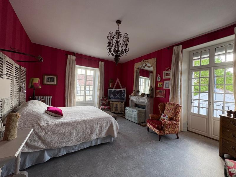 Maison - 263 m² - 10 pièces