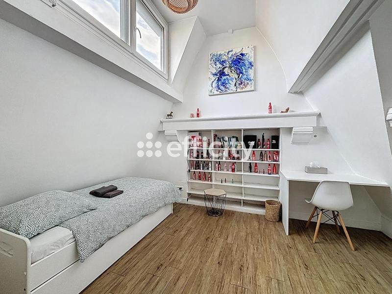 Maison - 206 m² - 9 pièces