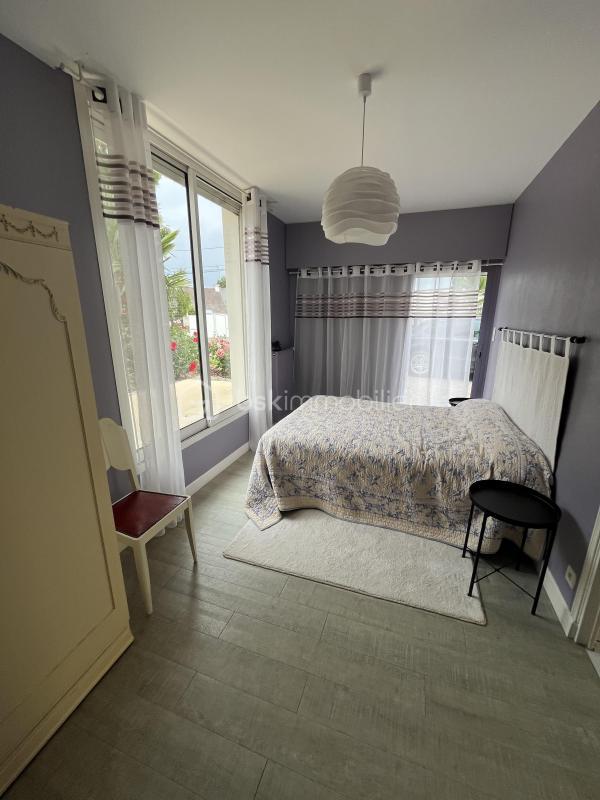 Pavillon - 220 m² - 9 pièces