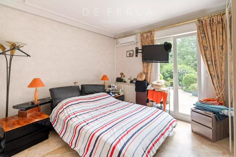 Demeure - 250 m² - 10 pièces