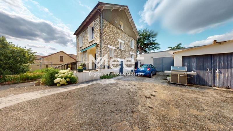 Maison - 99 m² - 6 pièces