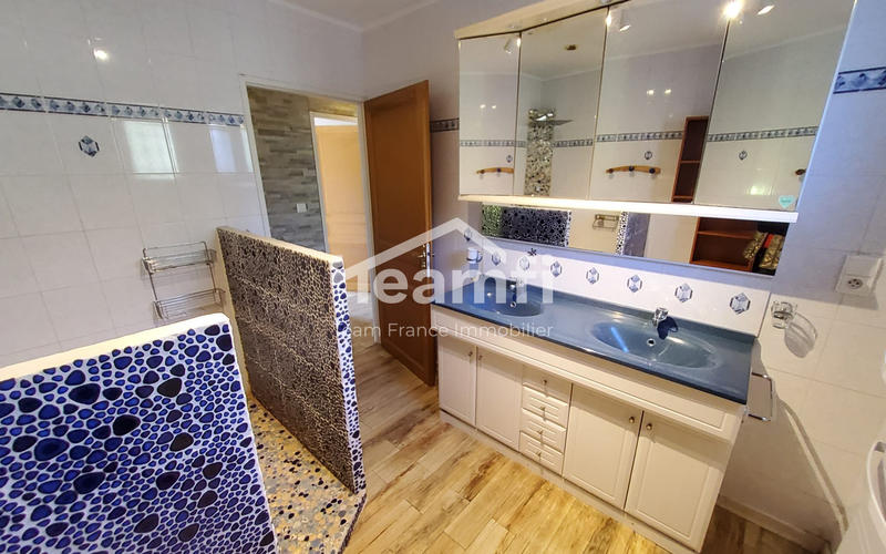 Villa - 183 m² - 6 pièces