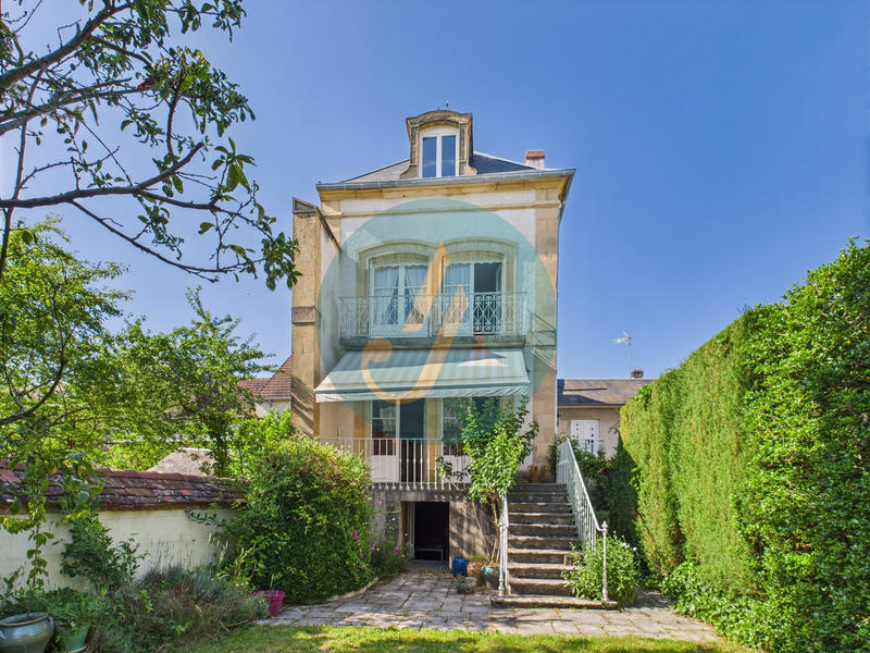 Maison - 169 m² - 7 pièces