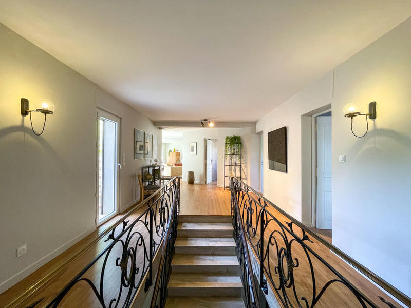 Maison - 271 m² - 9 pièces
