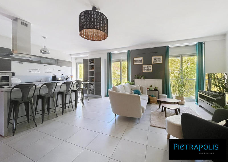 Appartement - 104 m² - 5 pièces