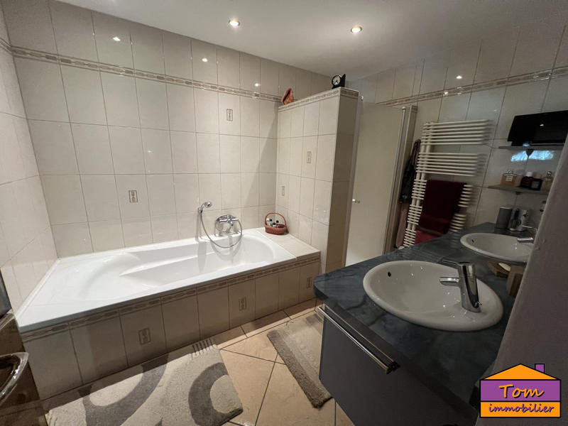 Maison - 200 m² - 6 pièces