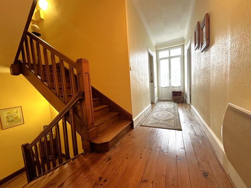 Maison traditionnelle - 158 m² - 7 pièces