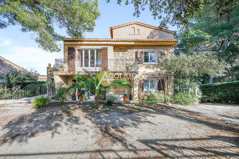 Maison - 240 m² - 11 pièces