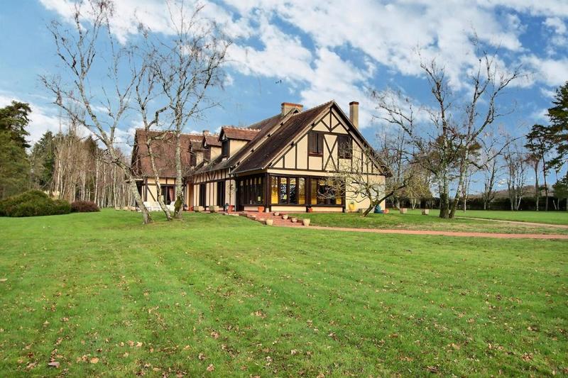 Propriété - 328 m² - 10 pièces