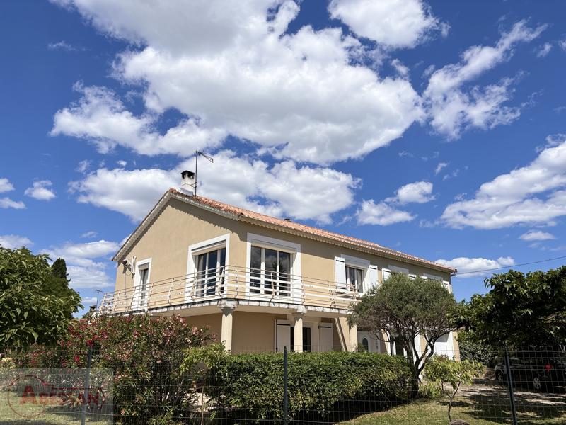 Maison - 220 m² - 7 pièces