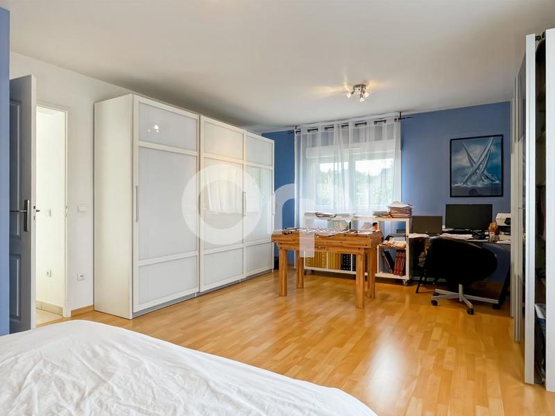 Maison - 260 m² - 9 pièces