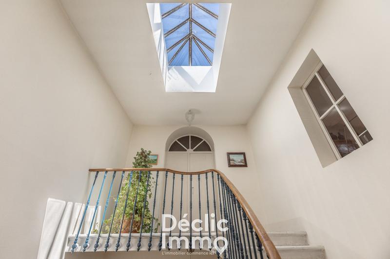 Maison - 484 m² - 17 pièces