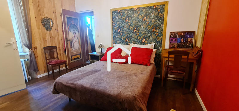 Maison - 400 m² - 16 pièces