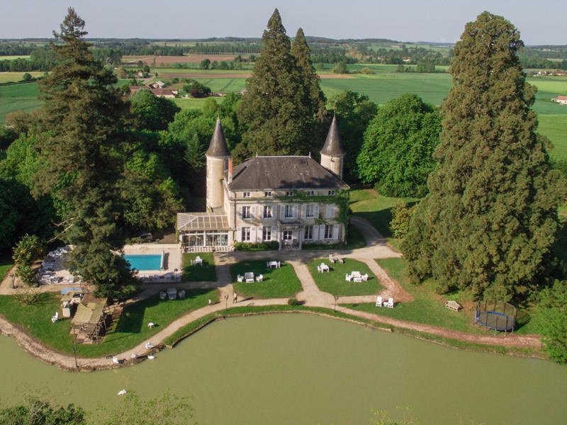 Château - 1 169 m² - 17 pièces