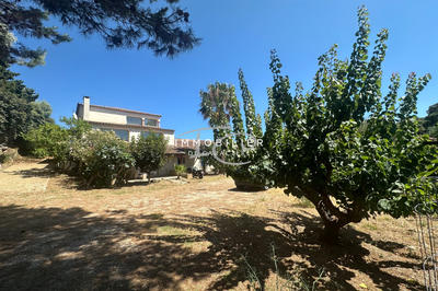 Maison - 300 m² - 14 pièces