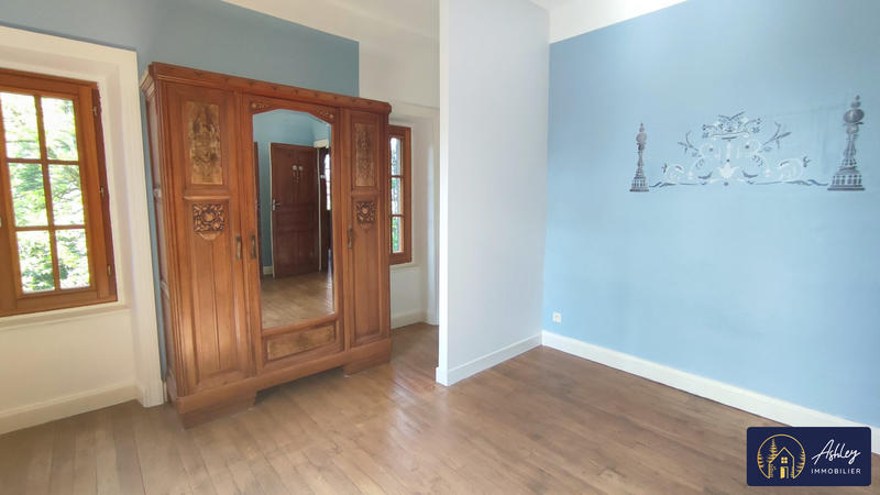 Maison - 186 m² - 8 pièces