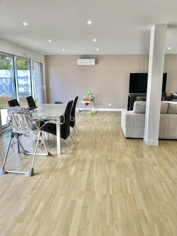 Maison - 233 m² - 7 pièces