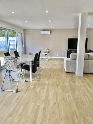 Maison - 233 m² - 7 pièces