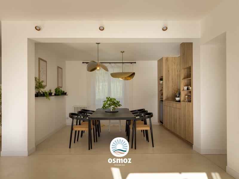 Maison - 330 m² - 8 pièces