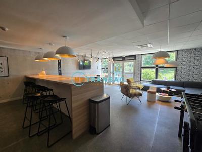 Bureau - 912 m²