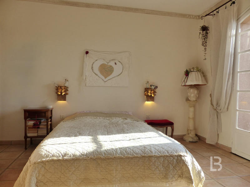 Maison - 222 m² - 7 pièces