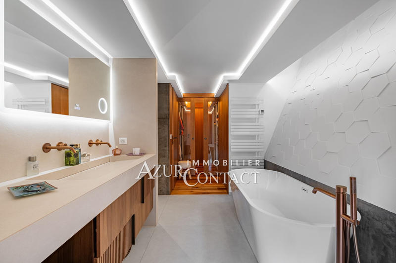 Villa - 245 m² - 6 pièces