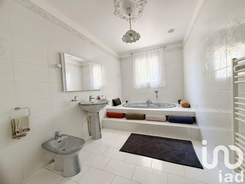 Maison - 219 m² - 6 pièces