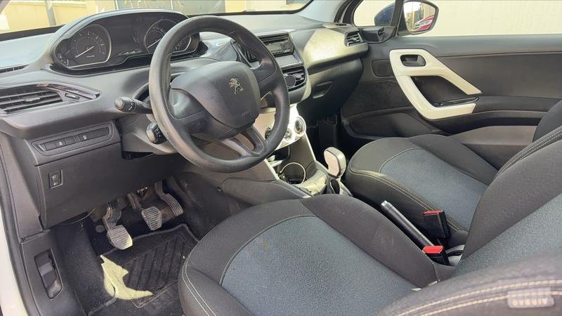 Peugeot 208 1.2 PureTech 68 Like - 5 places