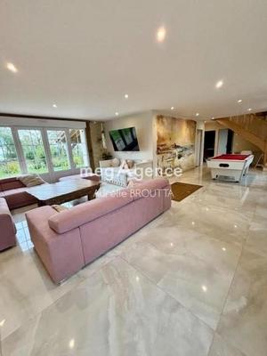 Corps de ferme - 360 m² - 8 pièces