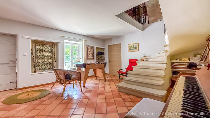 Mas - 327 m² - 8 pièces