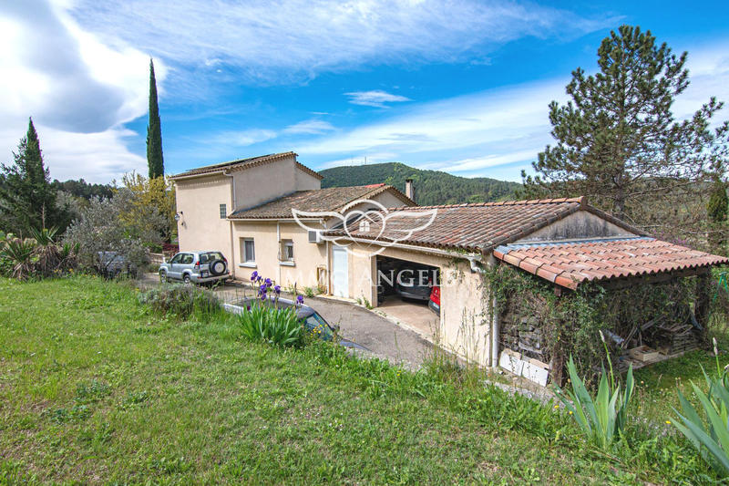 Maison traditionnelle - 135 m² - 7 pièces