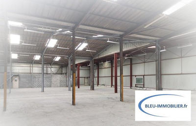 Entrepôt - 1 700 m²