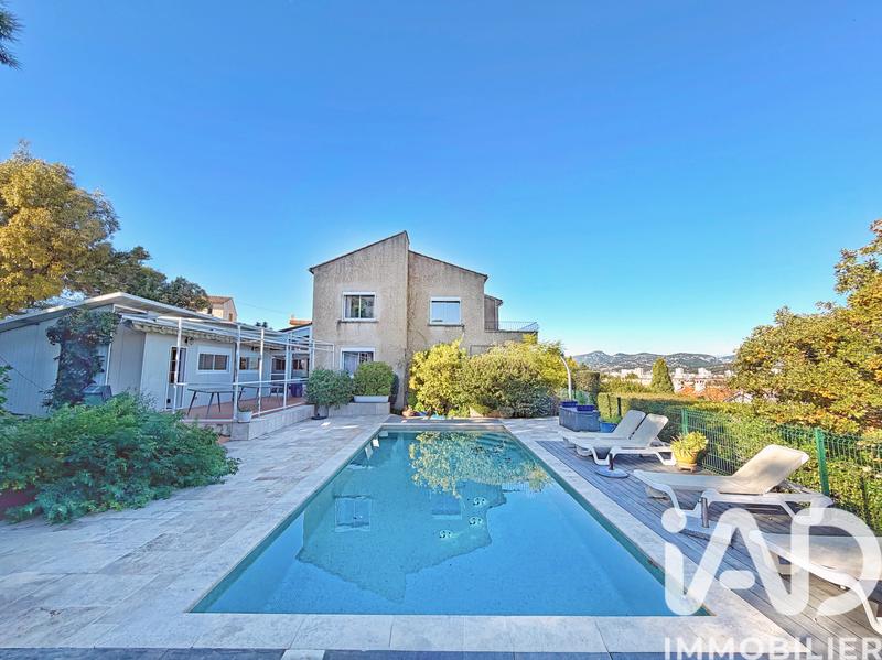 Maison - 427 m² - 17 pièces