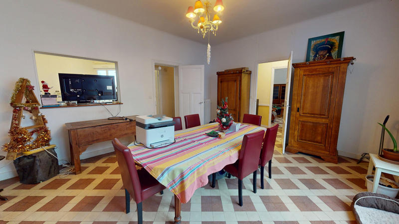 Maison - 223 m² - 9 pièces