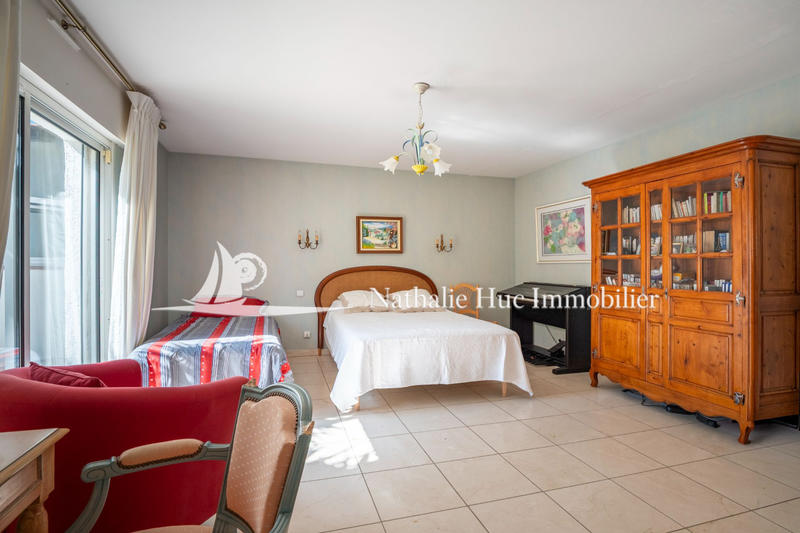 Maison - 256 m² - 7 pièces