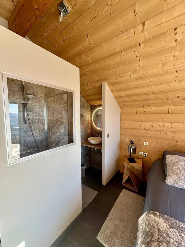 Châlet - 215 m² - 6 pièces