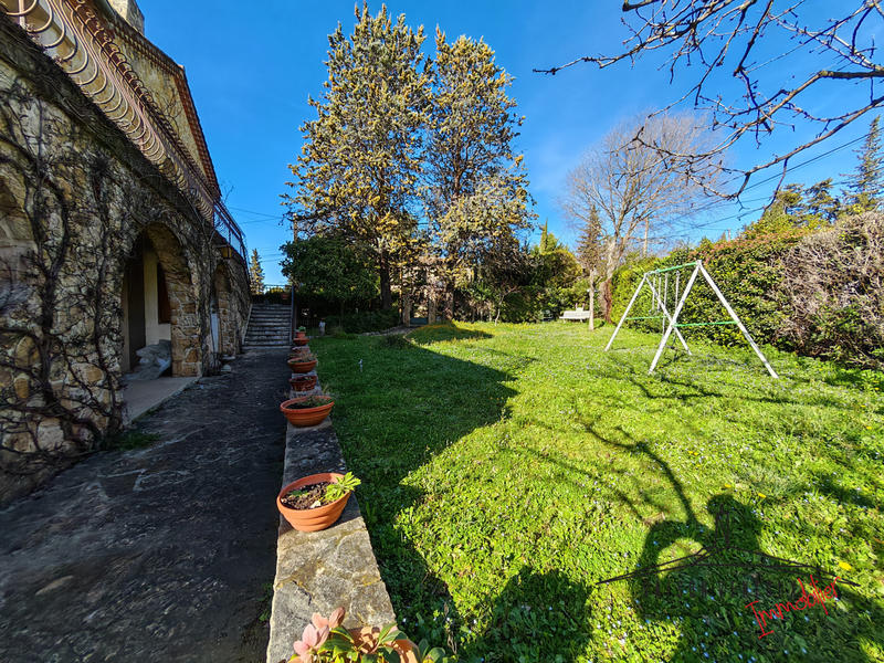 Villa - 235 m² - 9 pièces