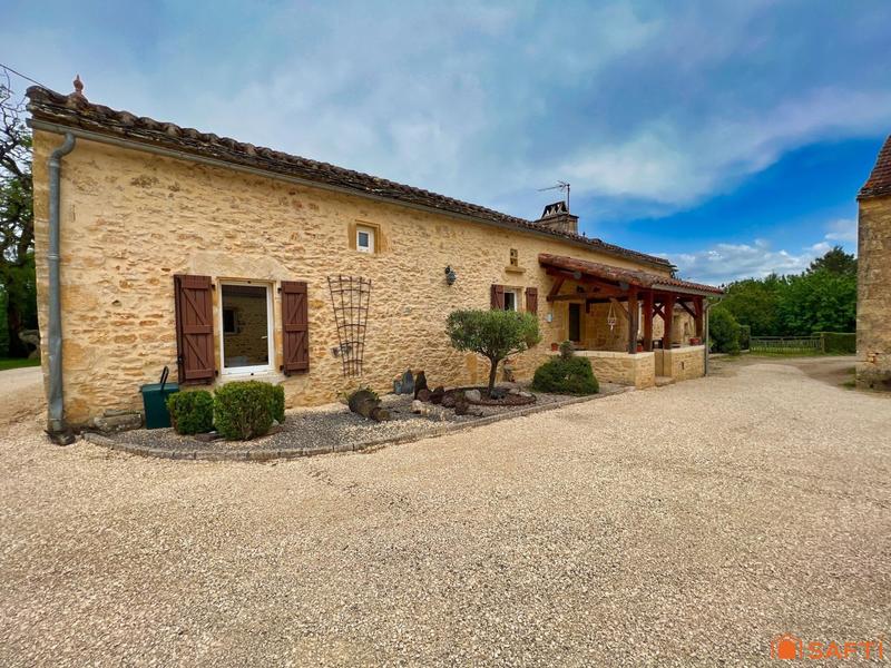 Maison - 230 m² - 9 pièces