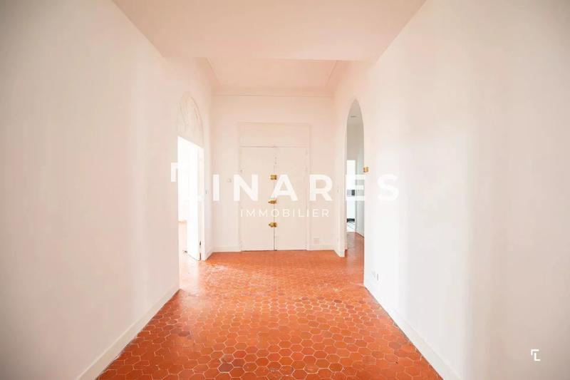 Appartement - 176 m² - 6 pièces