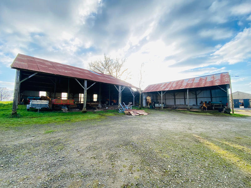 Maison - 400 m² - 5 pièces