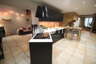 Maison - 284 m² - 10 pièces