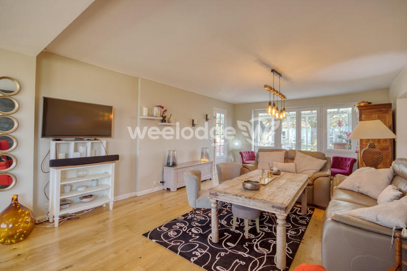 Maison - 450 m² - 13 pièces