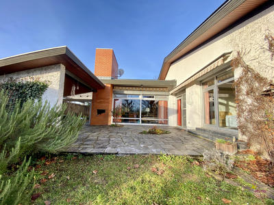 Maison - 223 m² - 7 pièces