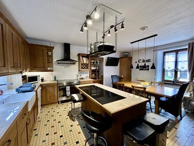 Demeure - 140 m² - 5 pièces