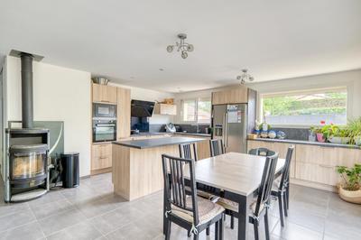 Maison traditionnelle - 217 m² - 11 pièces