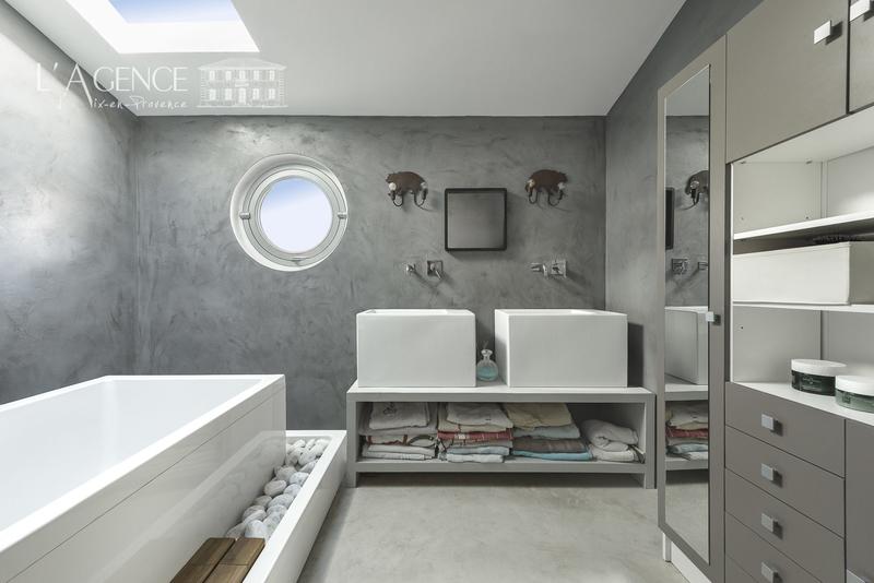 Maison contemporaine - 249 m² - 5 pièces