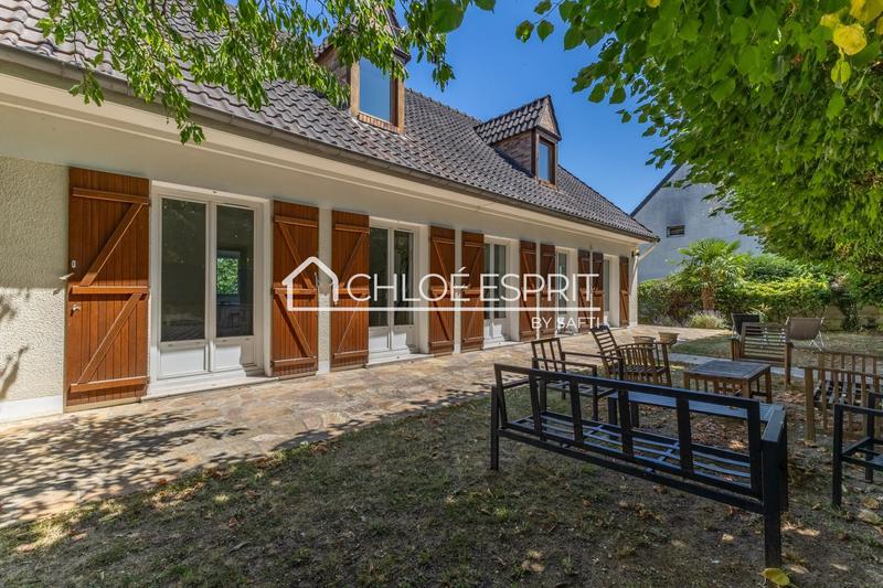 Maison - 167 m² - 10 pièces