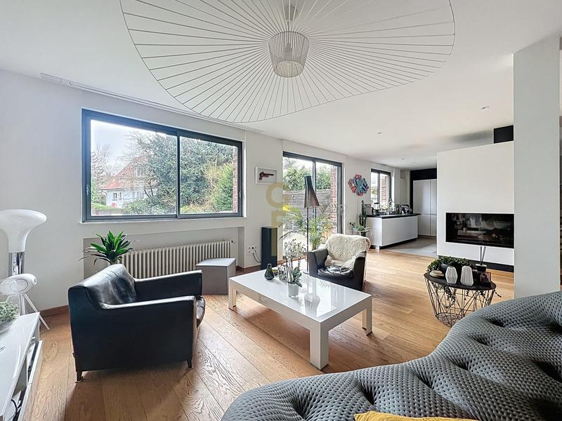 Maison - 219 m² - 6 pièces