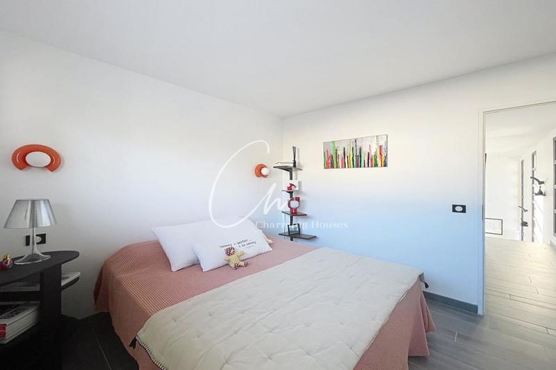 Maison - 180 m² - 5 pièces