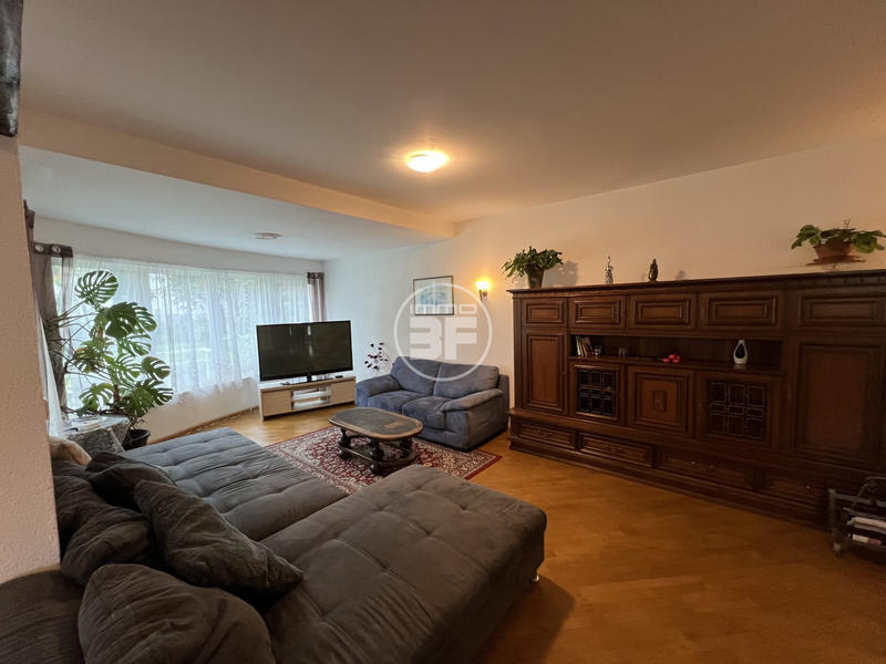 Maison - 349 m² - 12 pièces